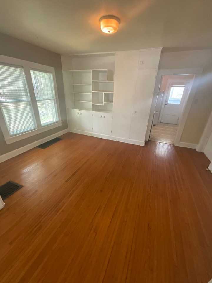 712 E Cottage Grove Ave - Photo 5 of 22