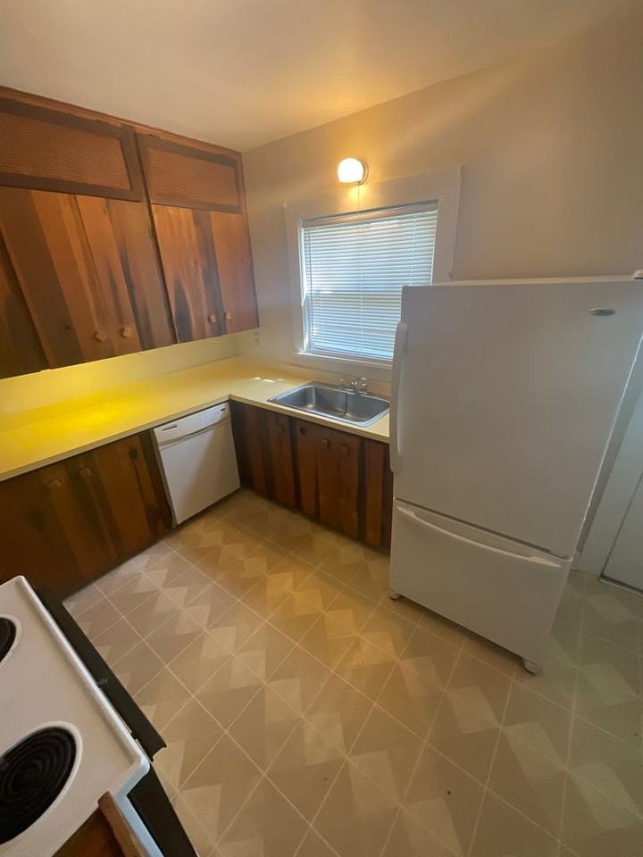 712 E Cottage Grove Ave - Photo 7 of 22