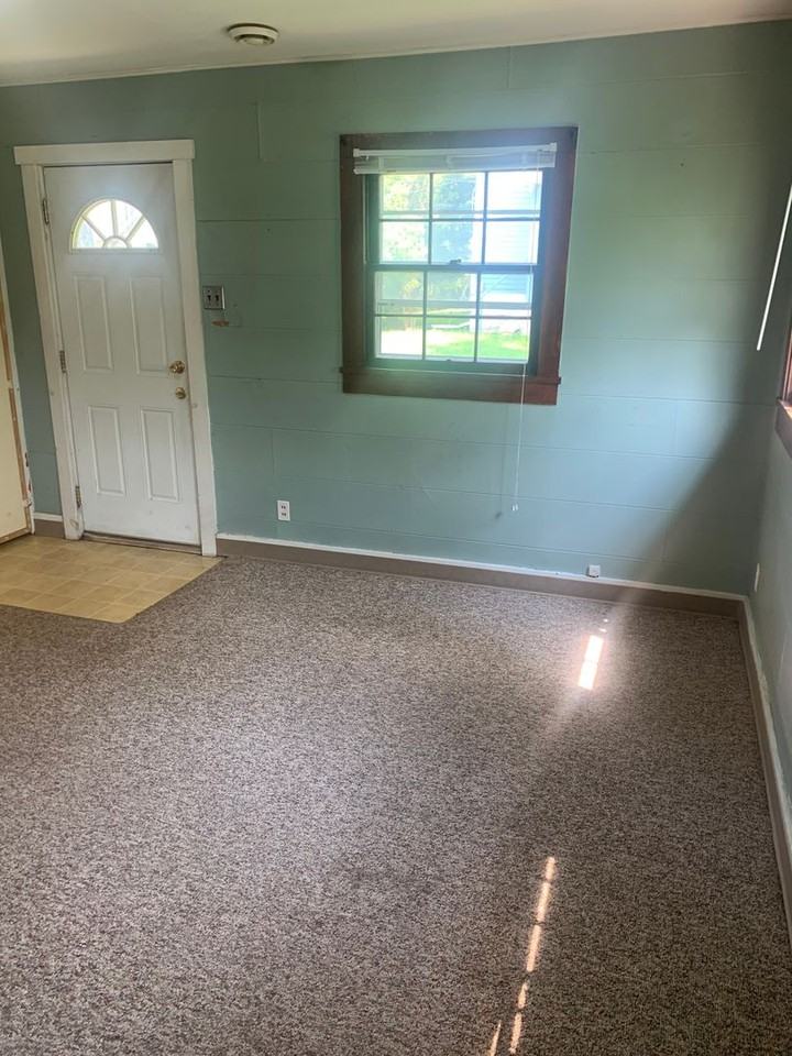 712 1/2 E Cottage Grove Ave - Photo 4 of 13