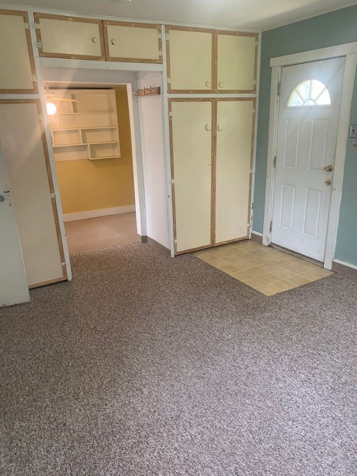 712 1/2 E Cottage Grove Ave - Photo 6 of 13