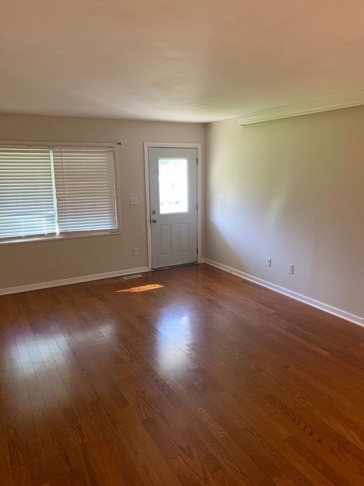 912 W Meadow Ln - Photo 3 of 20