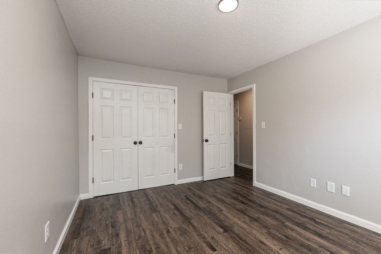 1147 East Elm Street - Photo 3 of 7