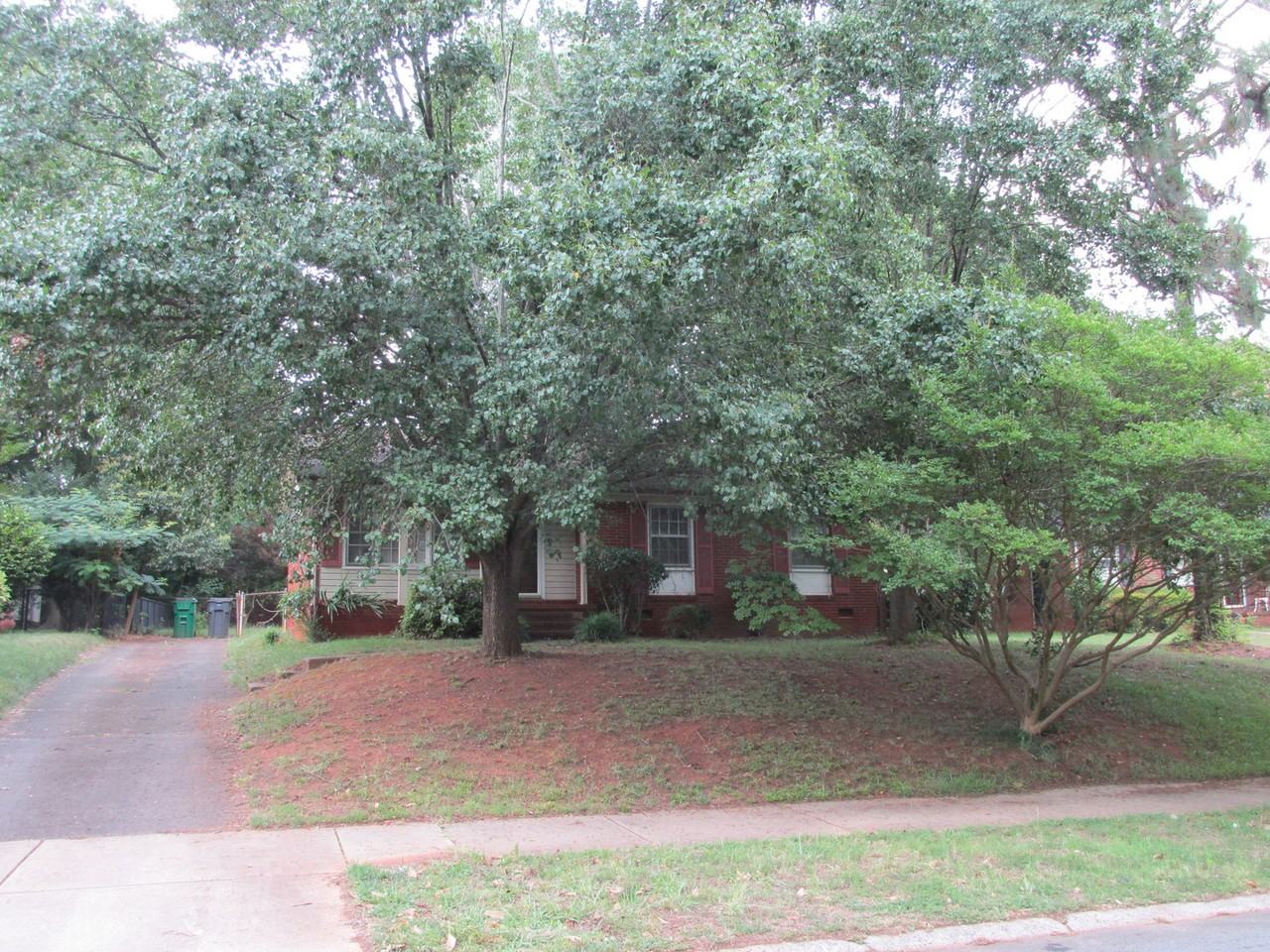 1627 Starbrook Dr - Photo 3 of 13