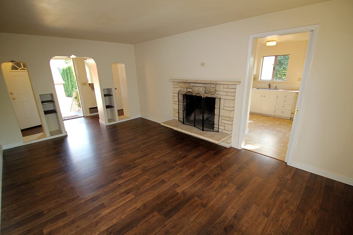 5733 25th Avenue Northeast - Photo 2 of 23