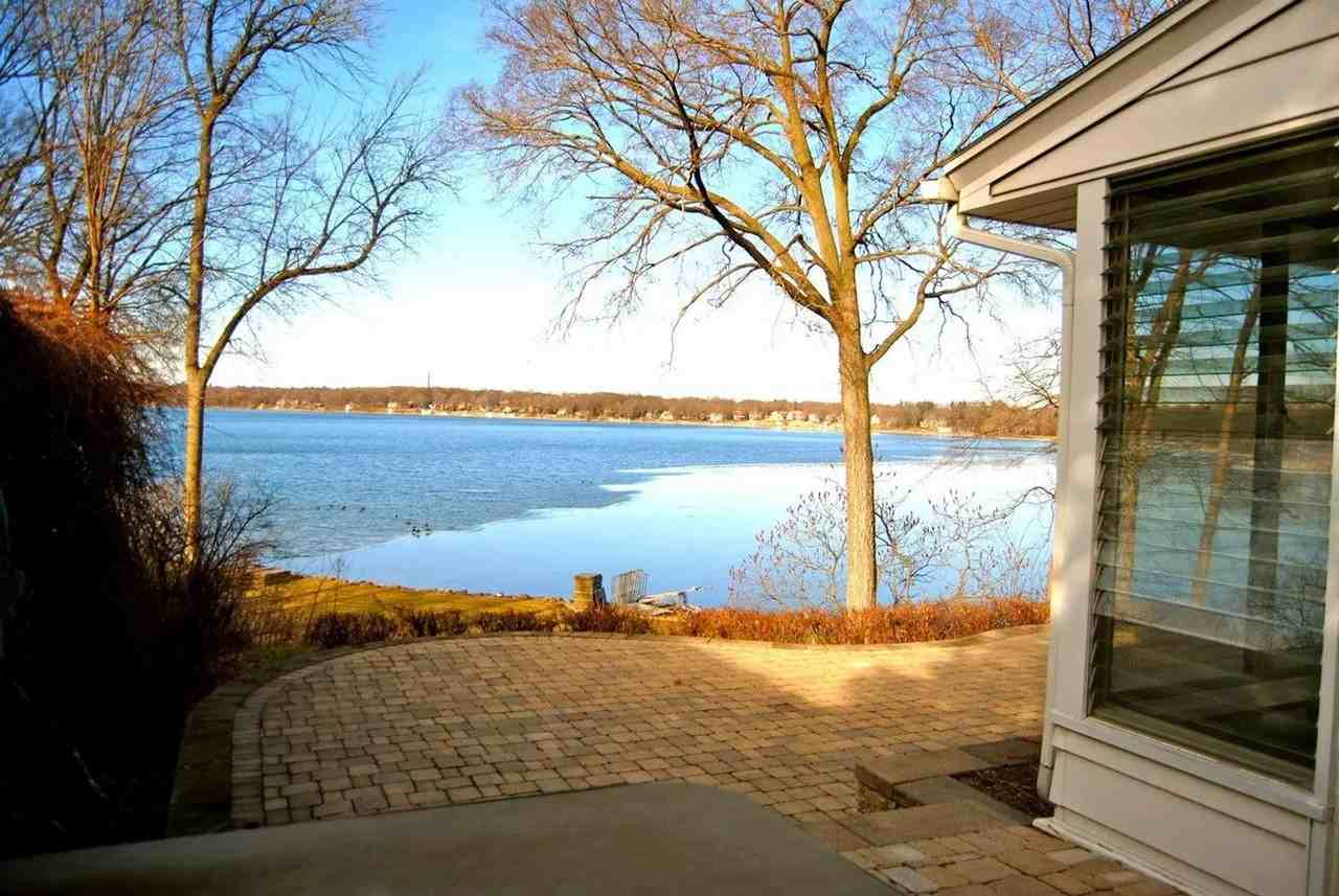 1215 Farwell Dr - Photo 2 of 20