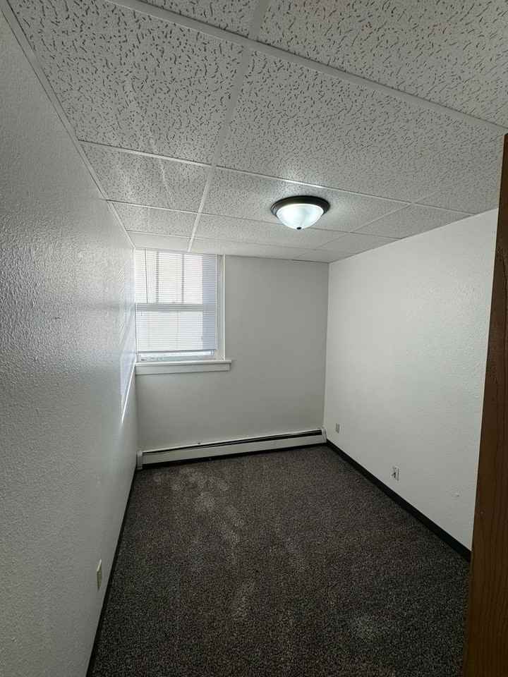 402 2nd Ave Nw #104 - Photo 7 of 8