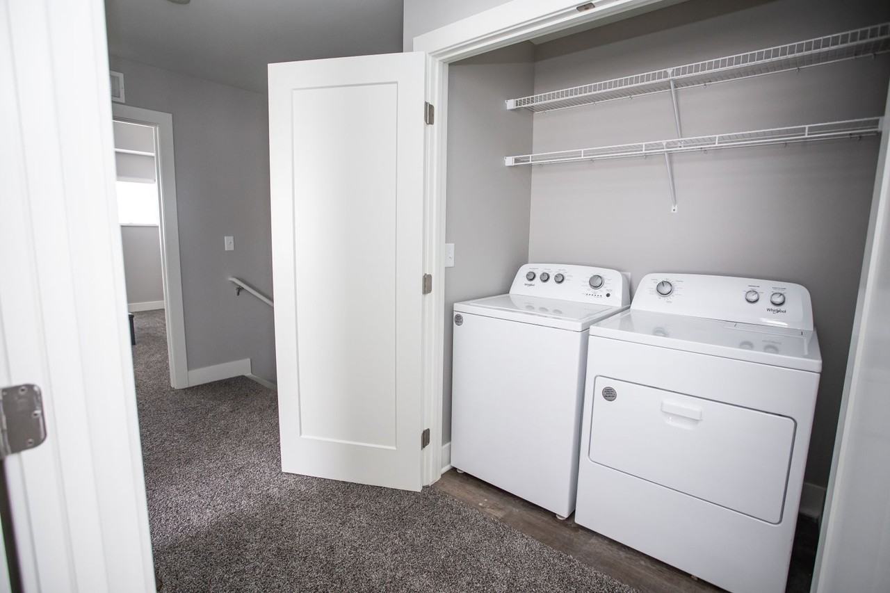 Evergreen Townhomes - Photo 7 of 50