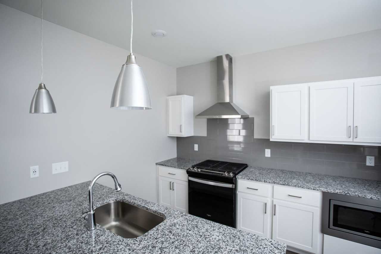 3211 Anisko Dr - Photo 3 of 20