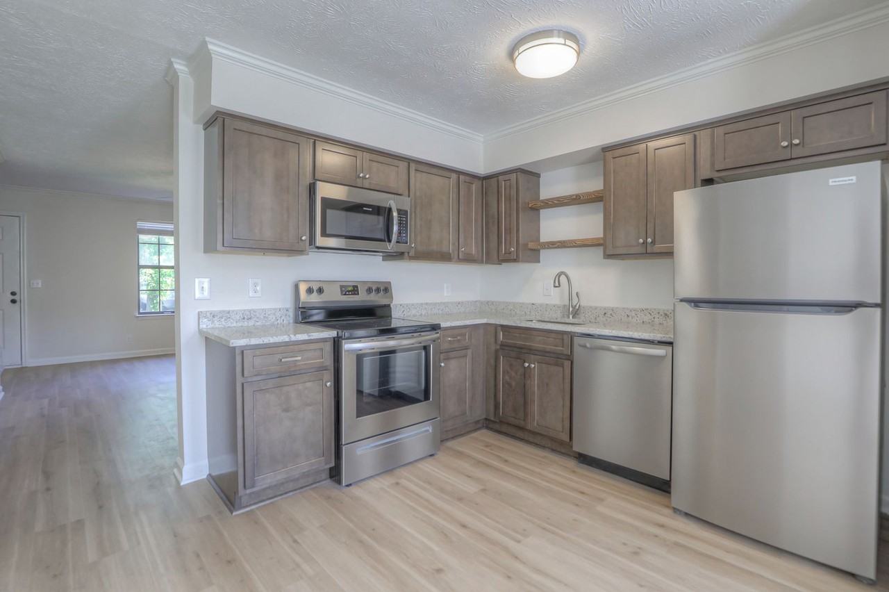 103 Brentwood Sq - Photo 2 of 13