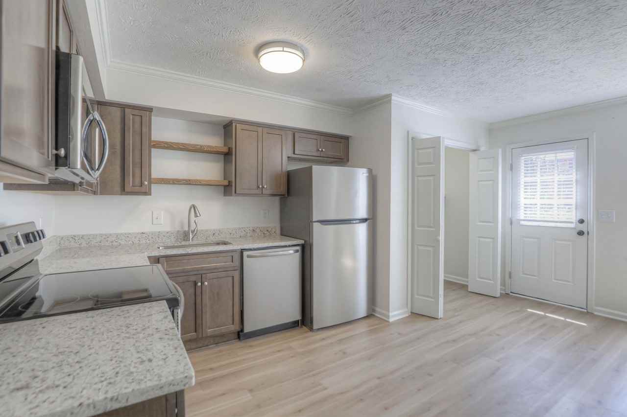 103 Brentwood Sq - Photo 3 of 13