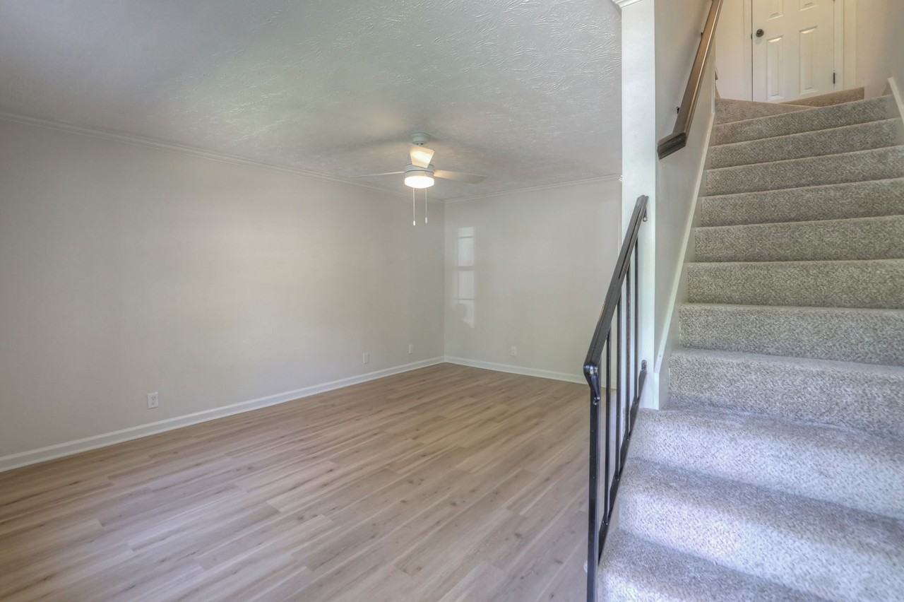 103 Brentwood Sq - Photo 7 of 13