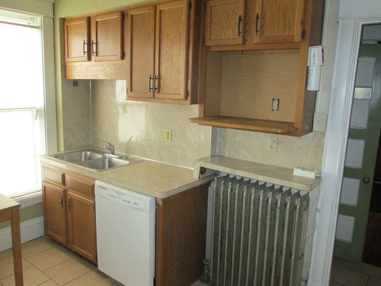 1724 Como Ave Se - Photo 5 of 11