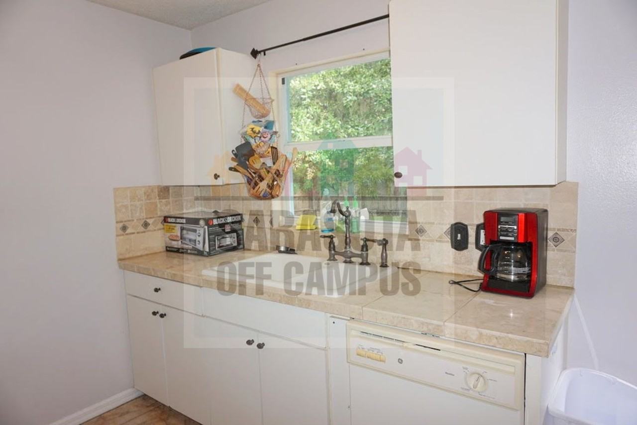 1380 43rd St - Photo 7 of 32