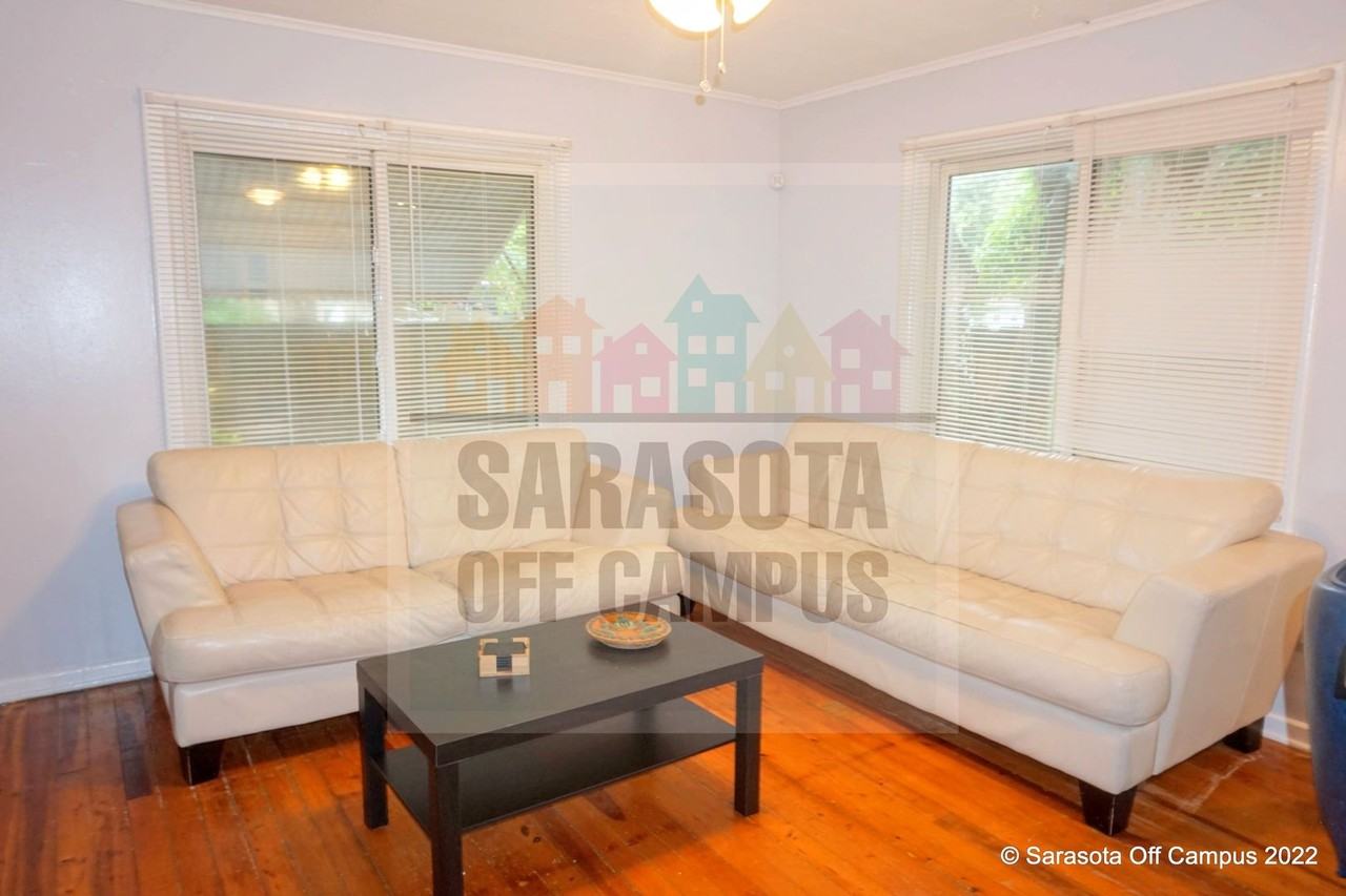 4026 Royal Palm Ave - Photo 2 of 50