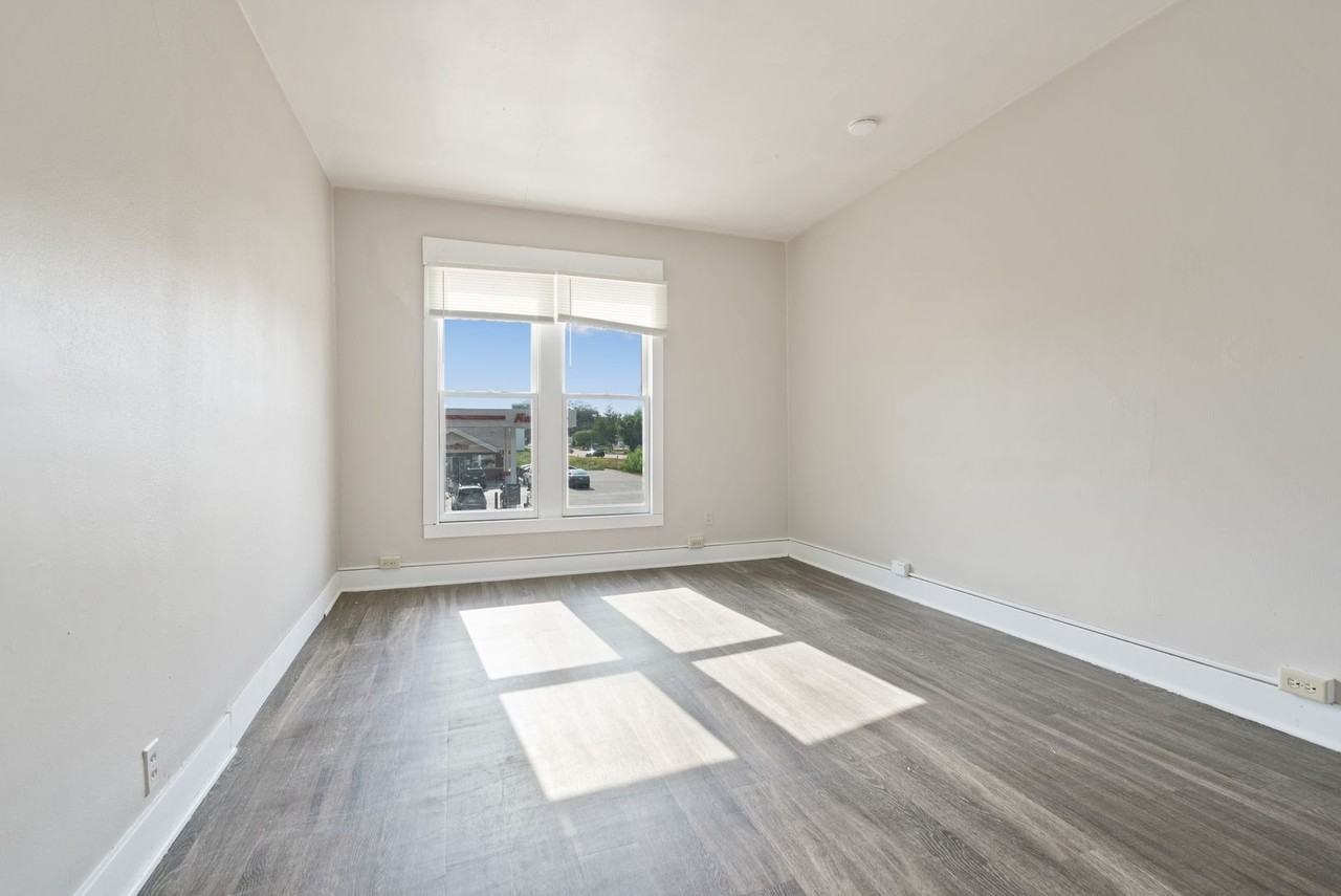 2022 1/2 College St - Photo 3 of 9