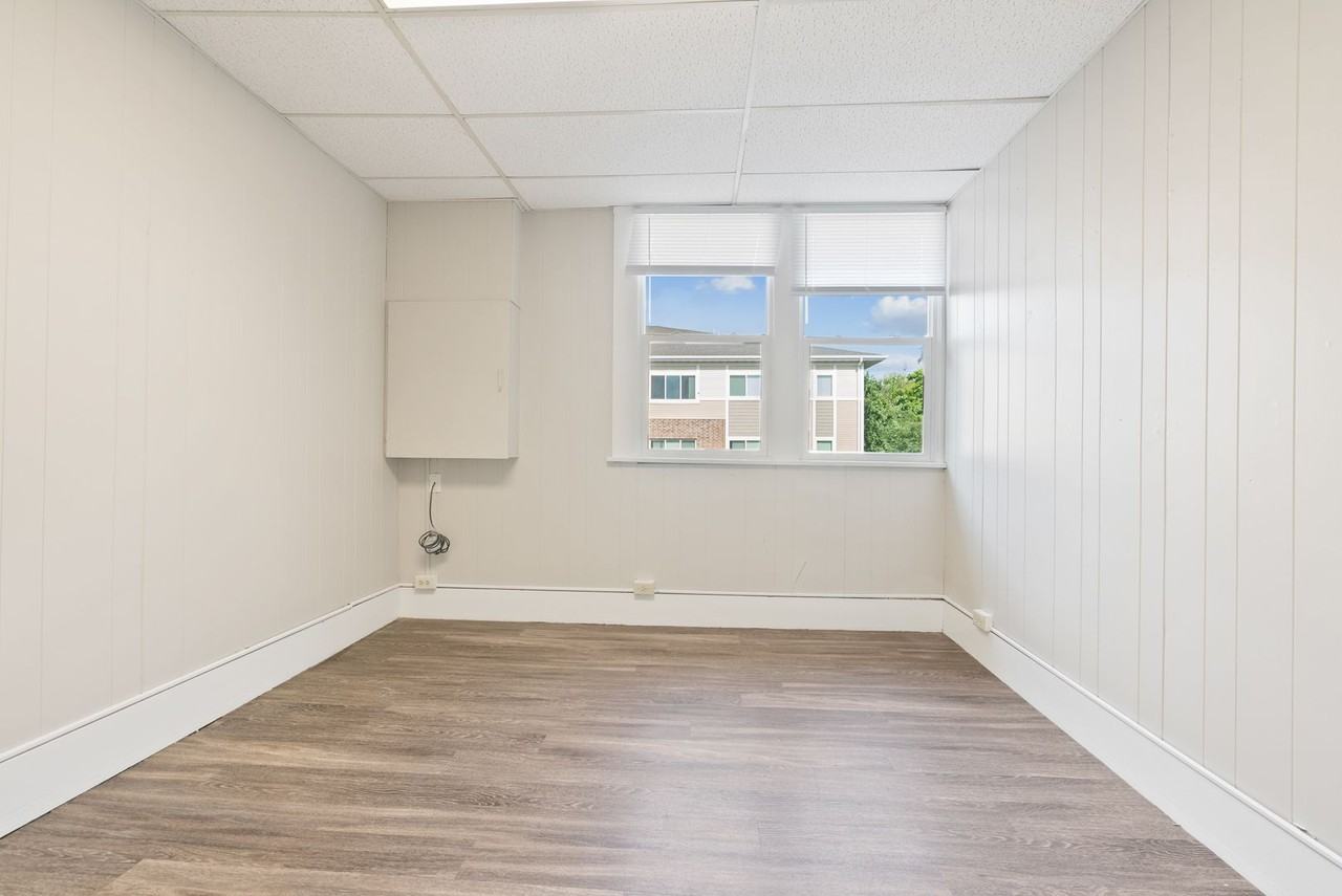 2022 1/2 College St - Photo 6 of 9