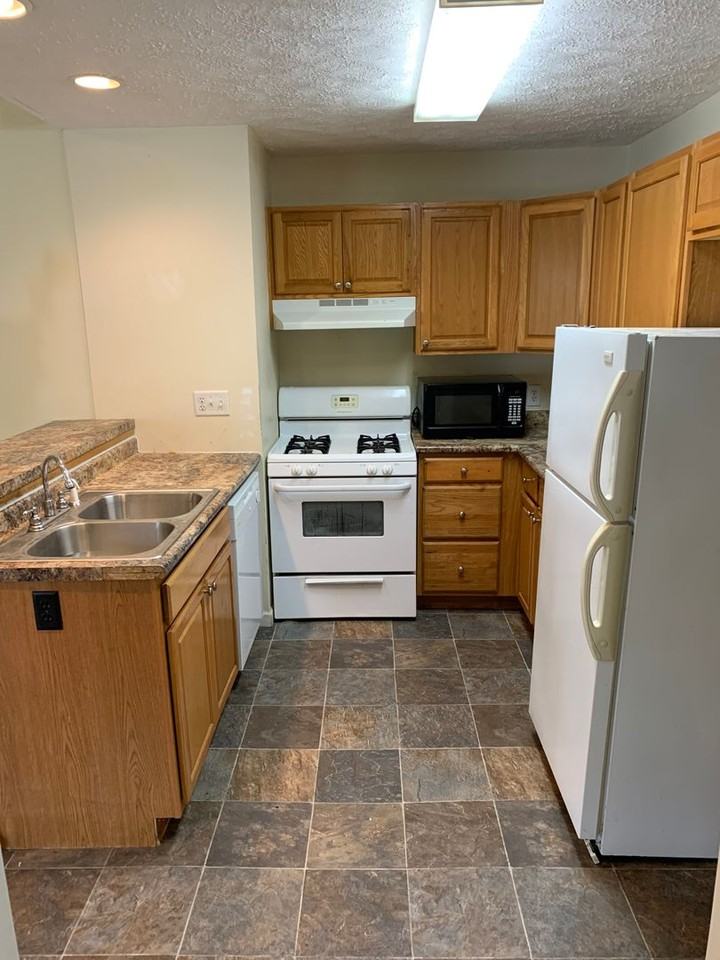 316 E 8th St - Photo 7 of 17