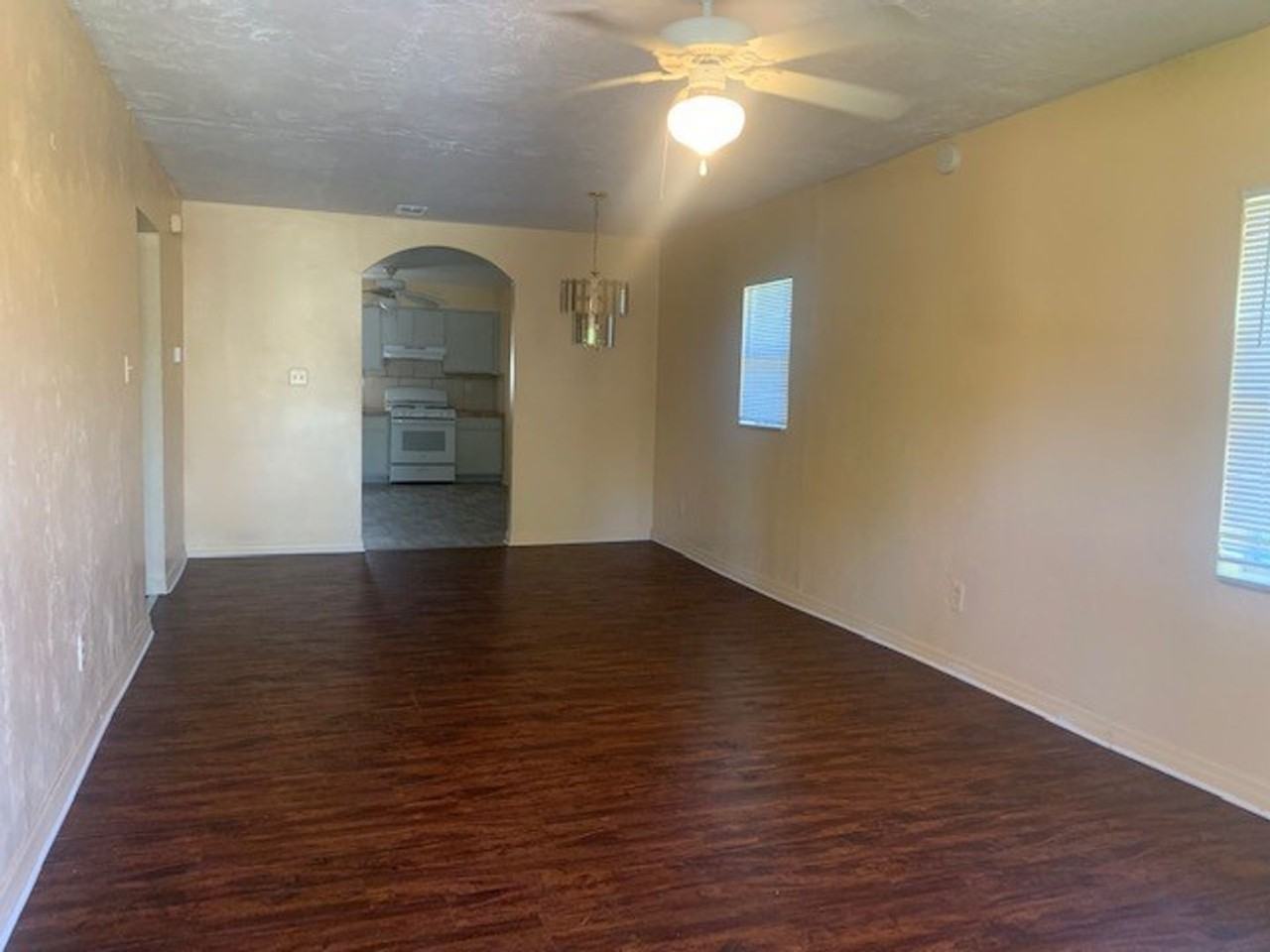 304 Hickory St - Photo 2 of 11