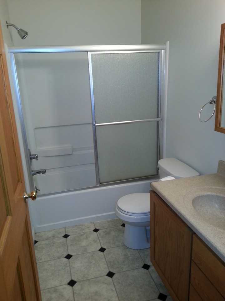 224 South Linn Street - Photo 4 of 12