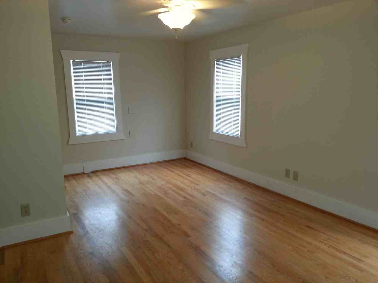 224 South Linn Street - Photo 6 of 12