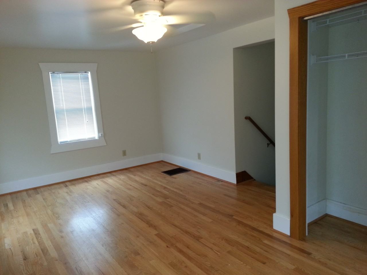 224 South Linn Street - Photo 7 of 12