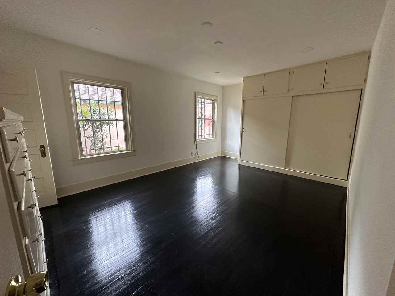 2143 N Commonwealth Ave - Photo 5 of 17