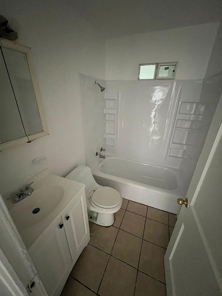 4620 Galveston St - Photo 3 of 11