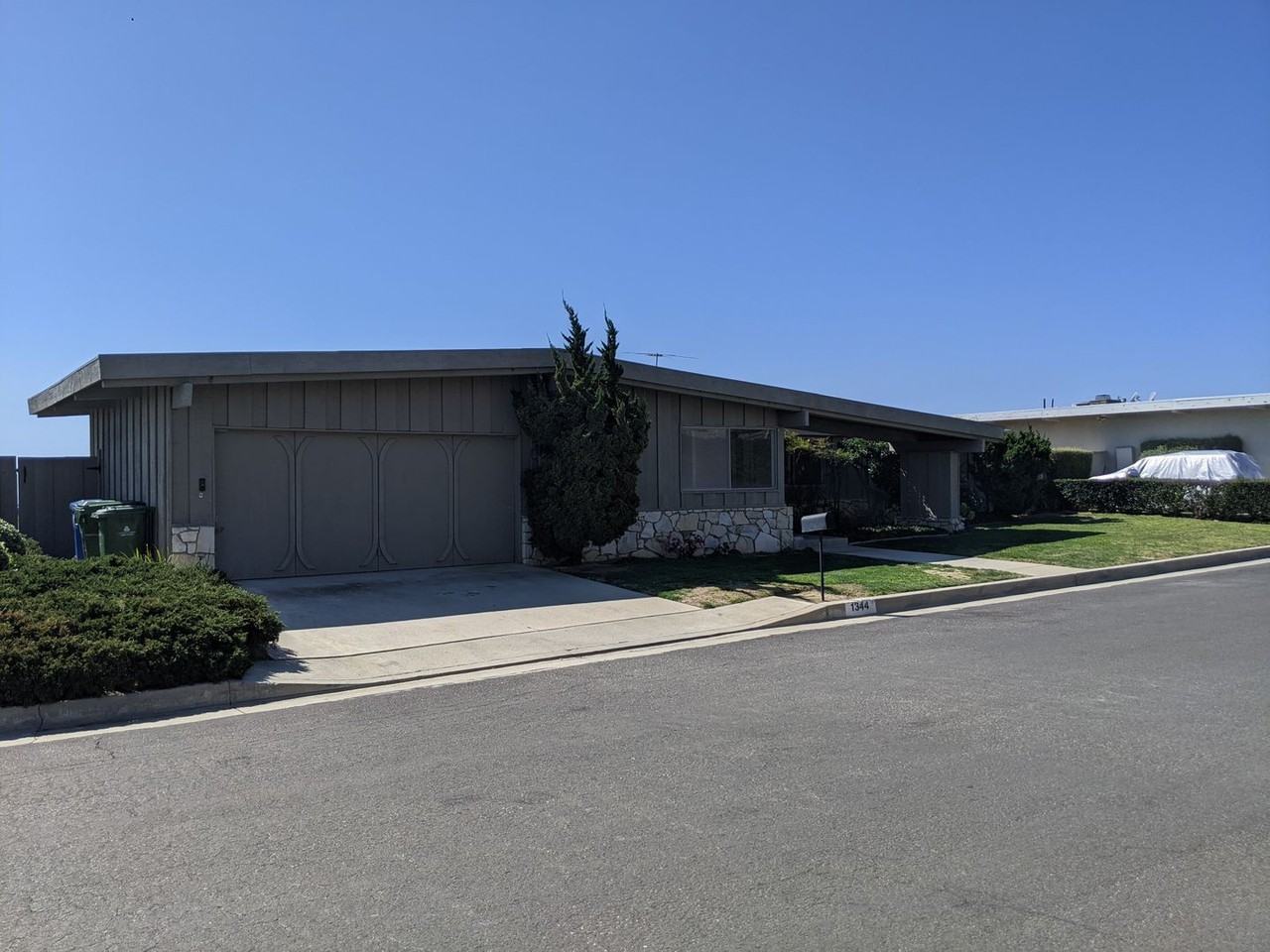 1344 Luna Vista Dr - Photo 3 of 49