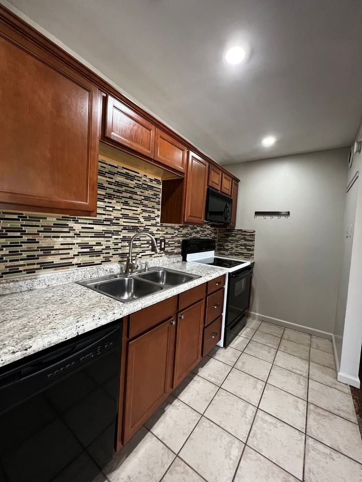 1008 S College Rd #203 - Photo 7 of 16