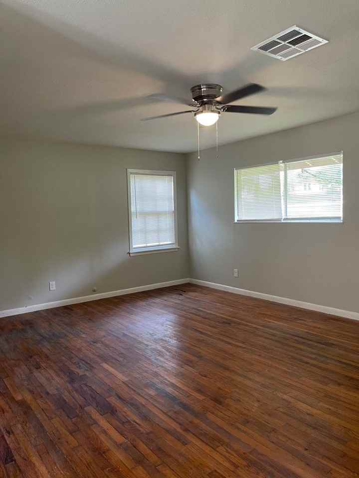 2427 Pearl St - Photo 4 of 10