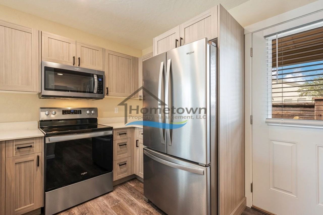 1357 N Sadee Ln - Photo 4 of 18