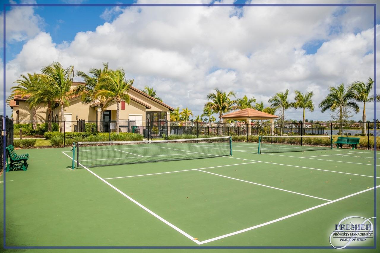 1466 Artesia Dr W - Photo 7 of 20