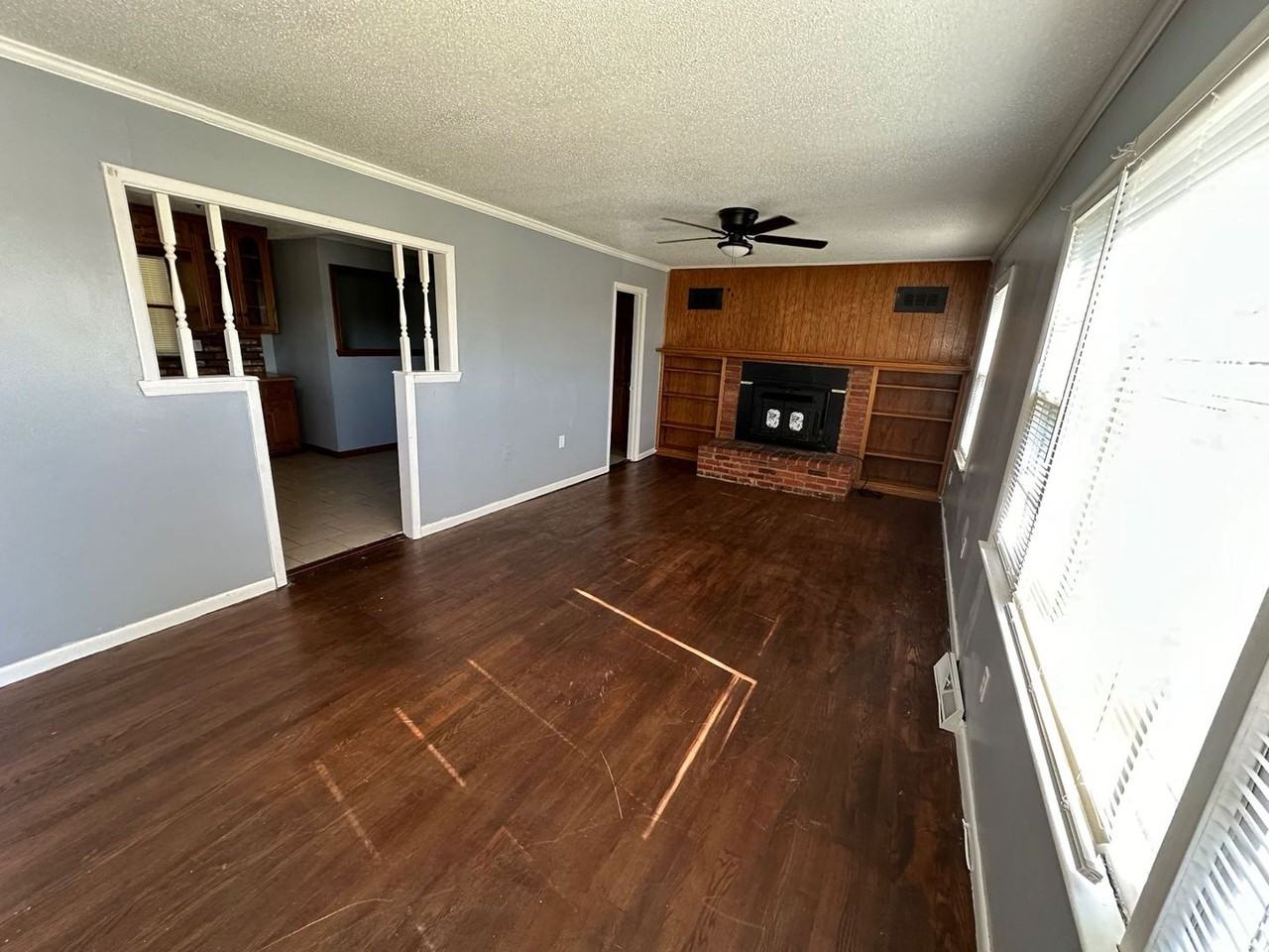 8402 E 99th St - Photo 2 of 10