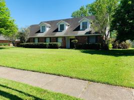 featured image of 866 W Lakeview Dr