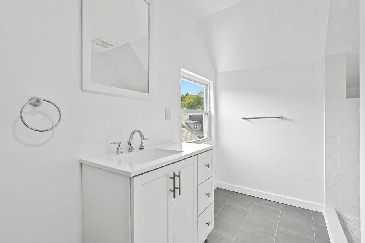 1208 Chislett St - Photo 2 of 23