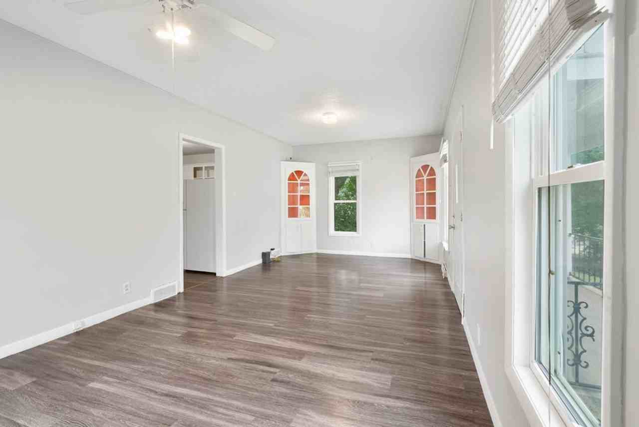 1223 W 19th St - Photo 2 of 20