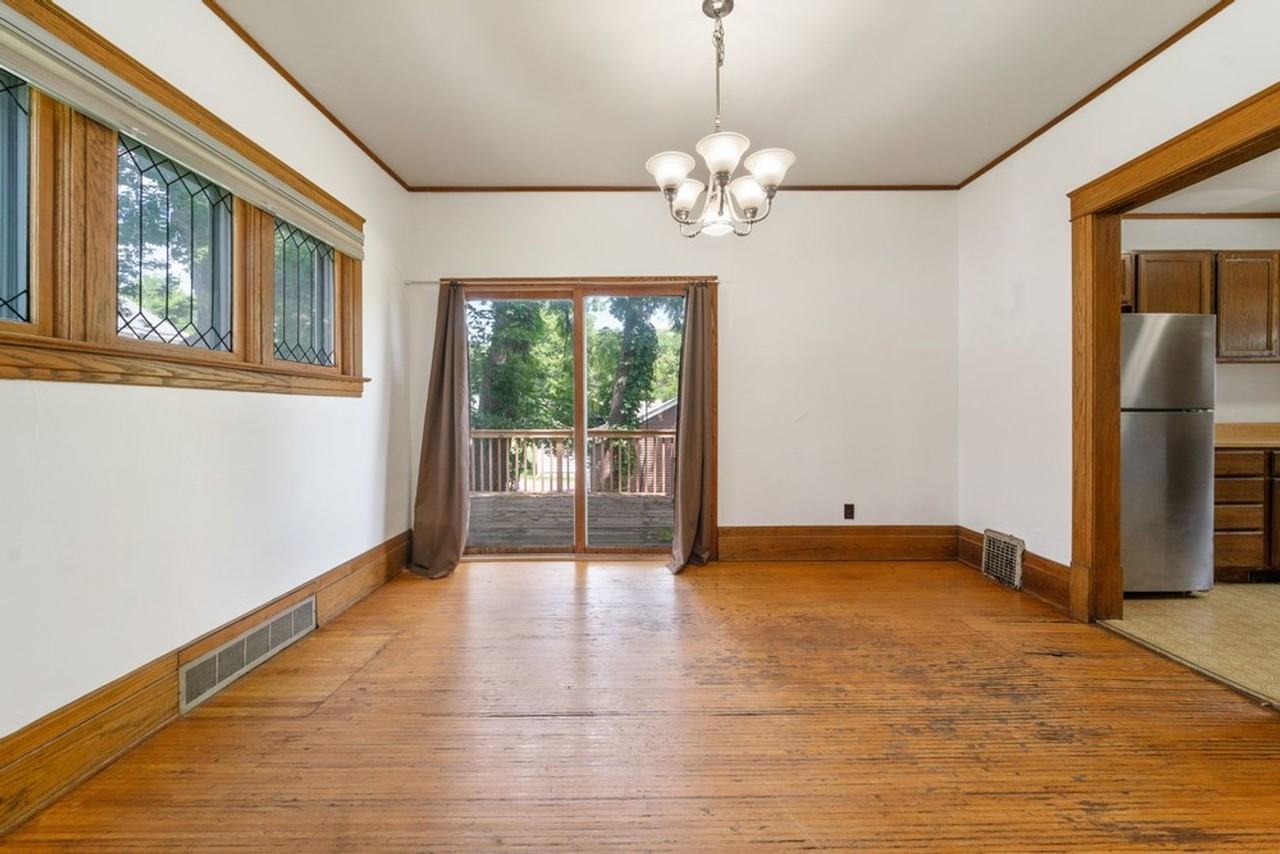 513 W 22nd St - Photo 2 of 17