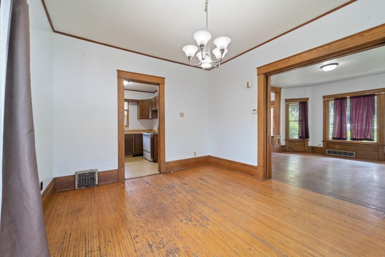 513 W 22nd St - Photo 3 of 17