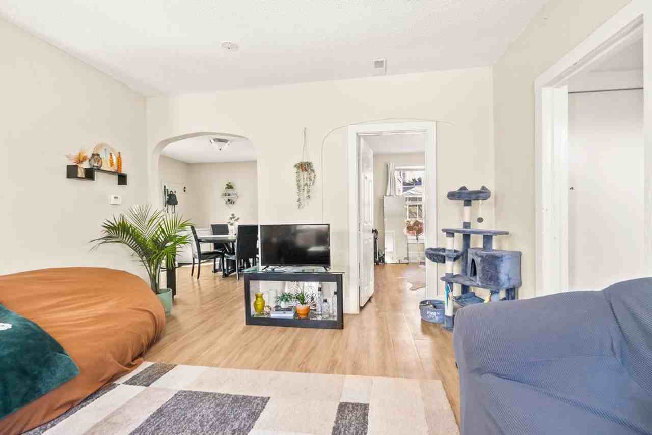 709 Iowa St - Photo 5 of 22