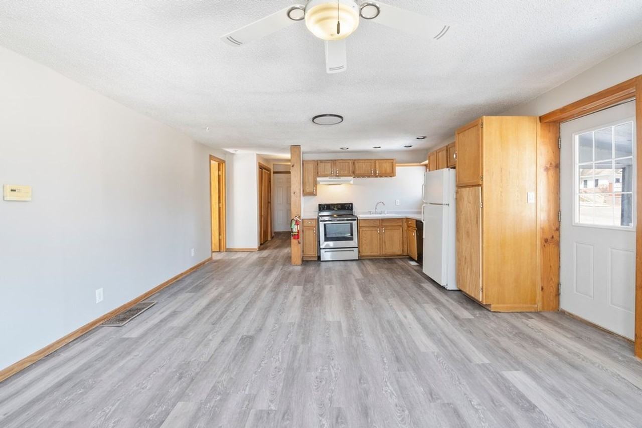 724 W 1st St - Photo 4 of 12