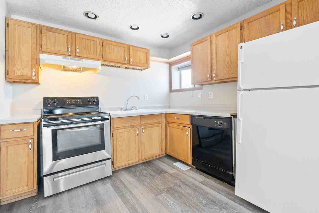 724 W 1st St - Photo 5 of 12