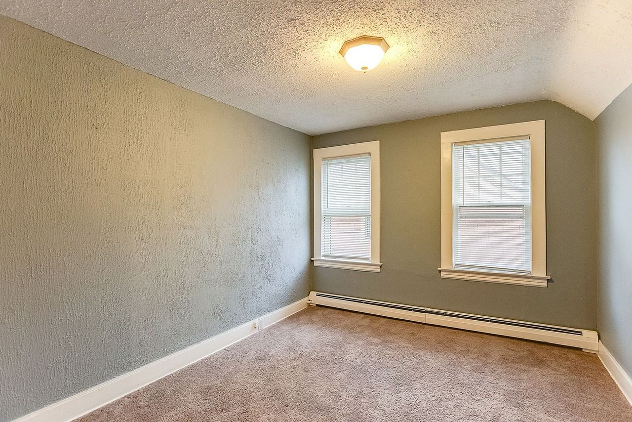 1368 Minnehaha Ave W - Photo 4 of 13