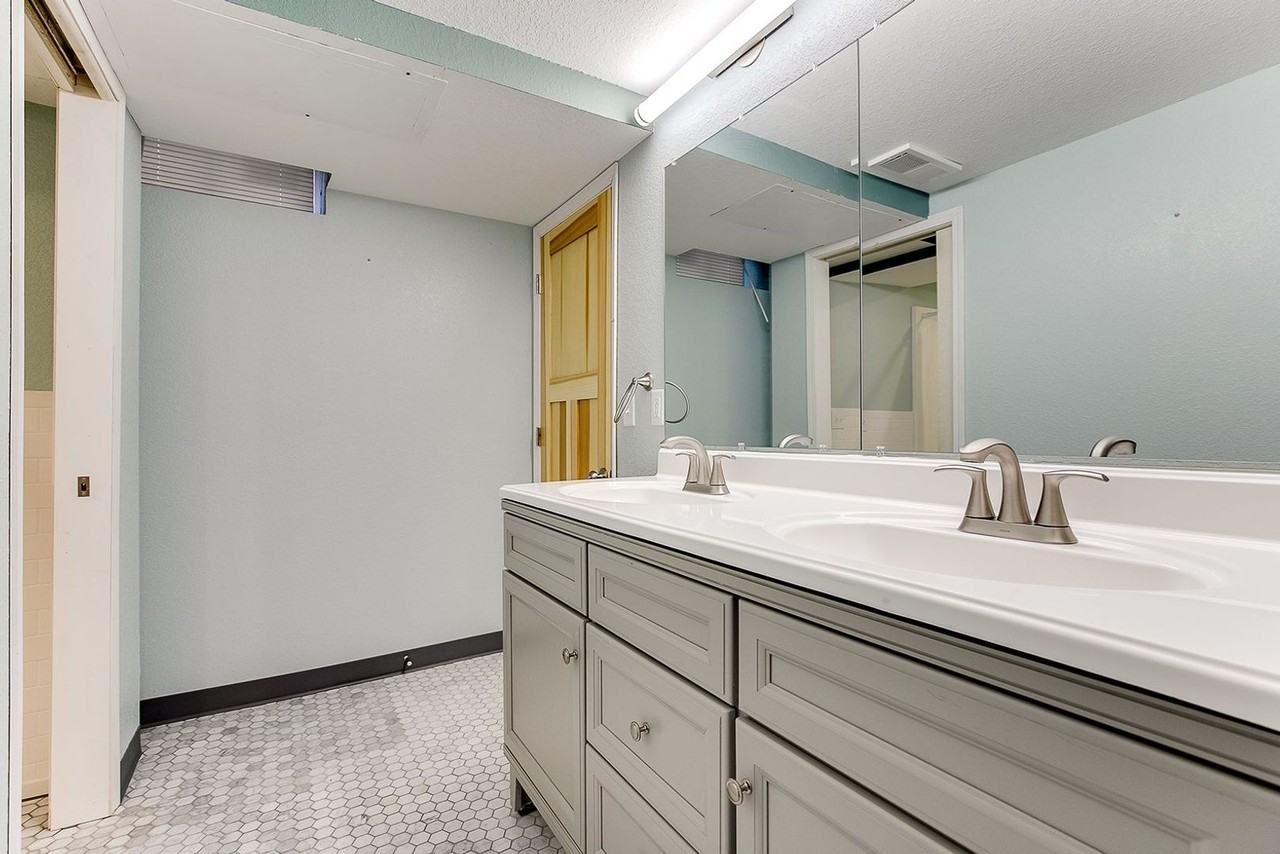 2177 Scheffer Ave - Photo 2 of 14