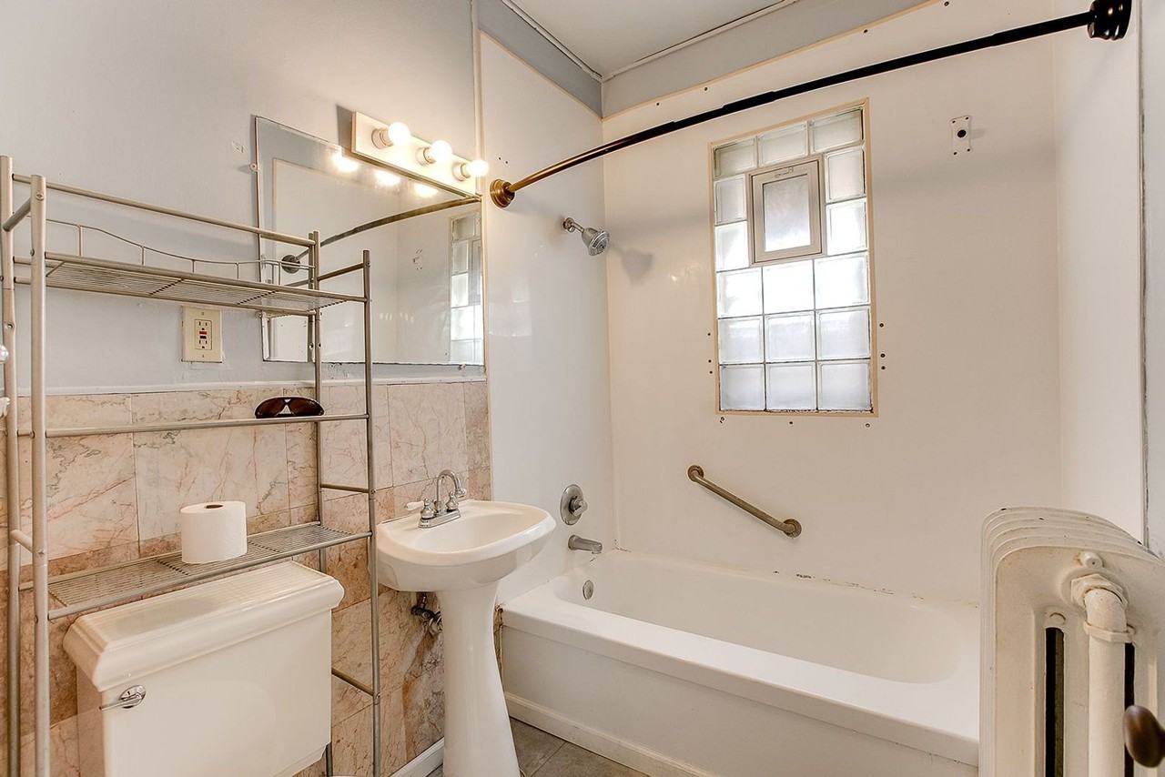 1660 Hewitt Ave - Photo 3 of 10