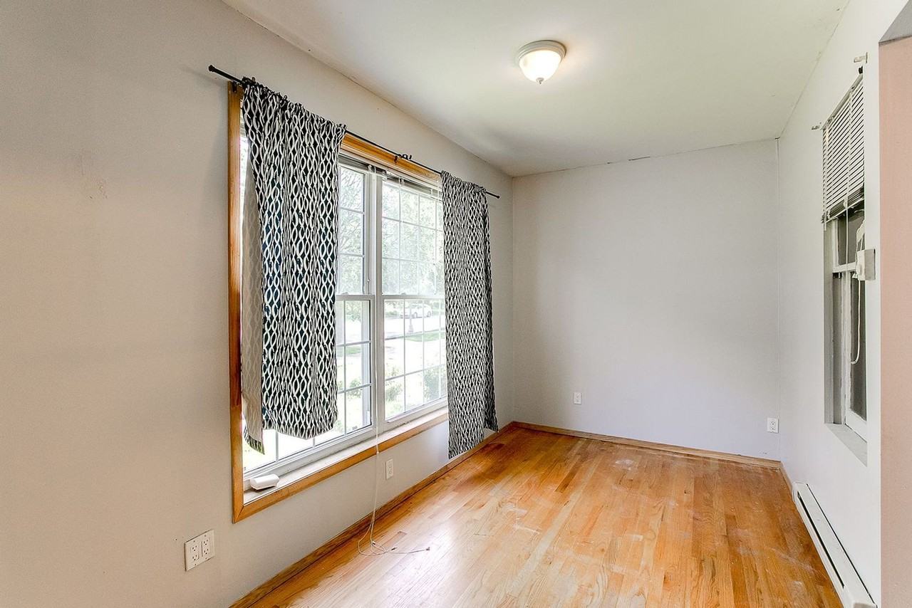 1660 Hewitt Ave - Photo 4 of 10