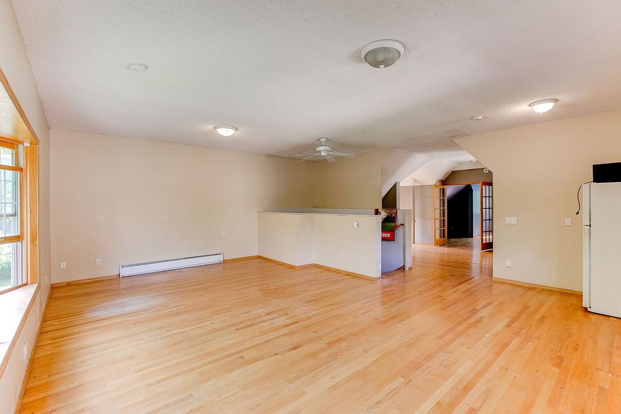 1660 Hewitt Ave - Photo 7 of 10