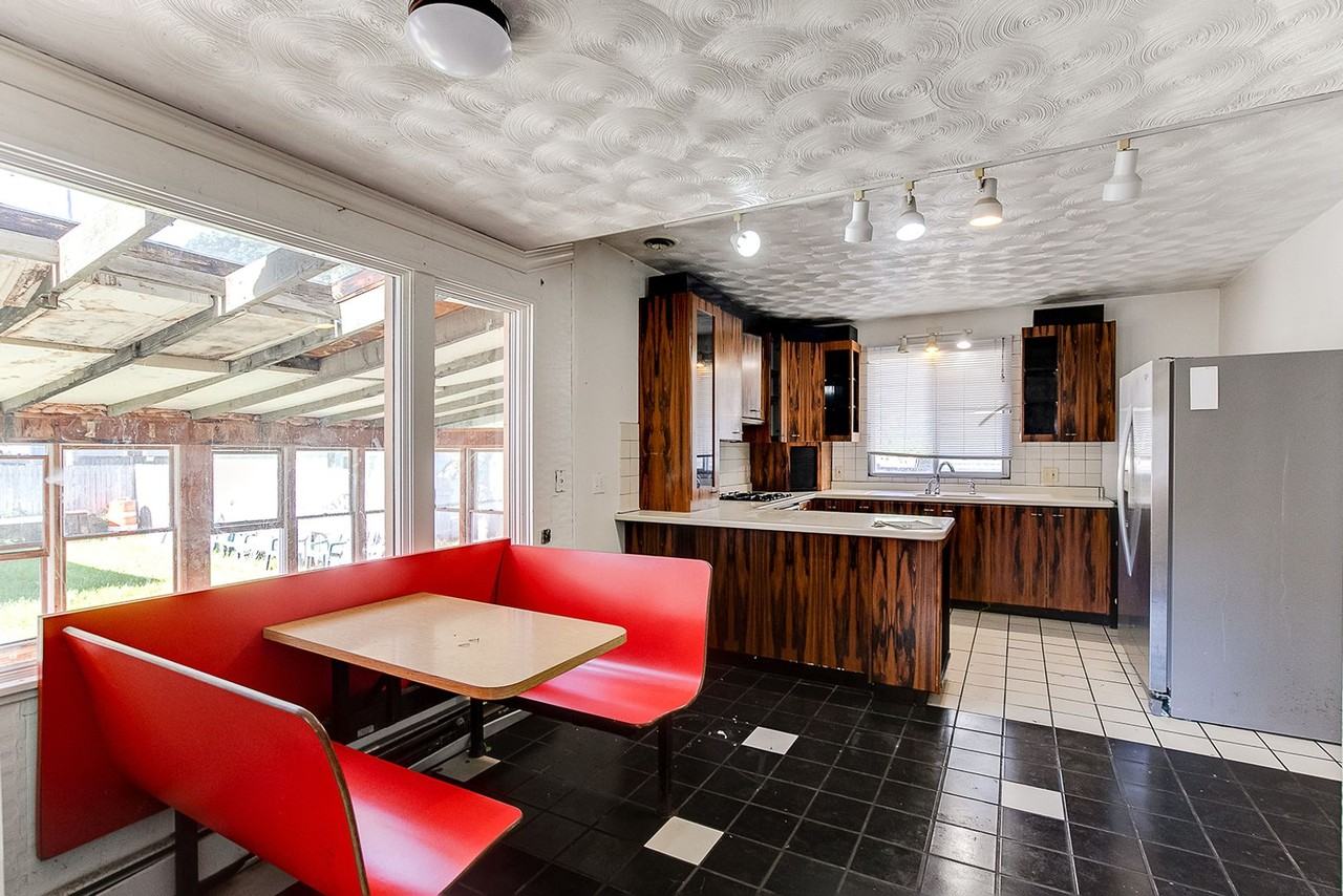 1430 Minnehaha Ave W - Photo 5 of 10