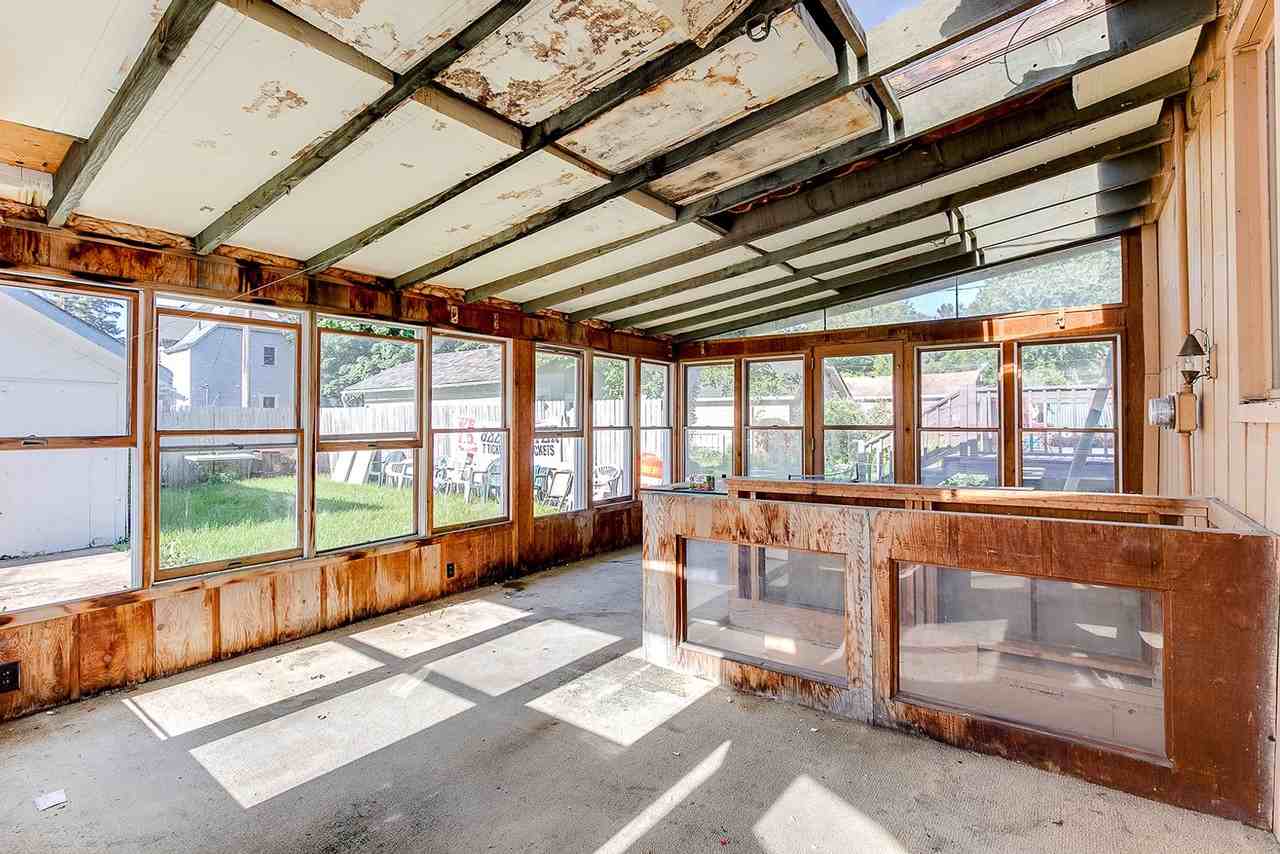 1430 Minnehaha Ave W - Photo 6 of 10