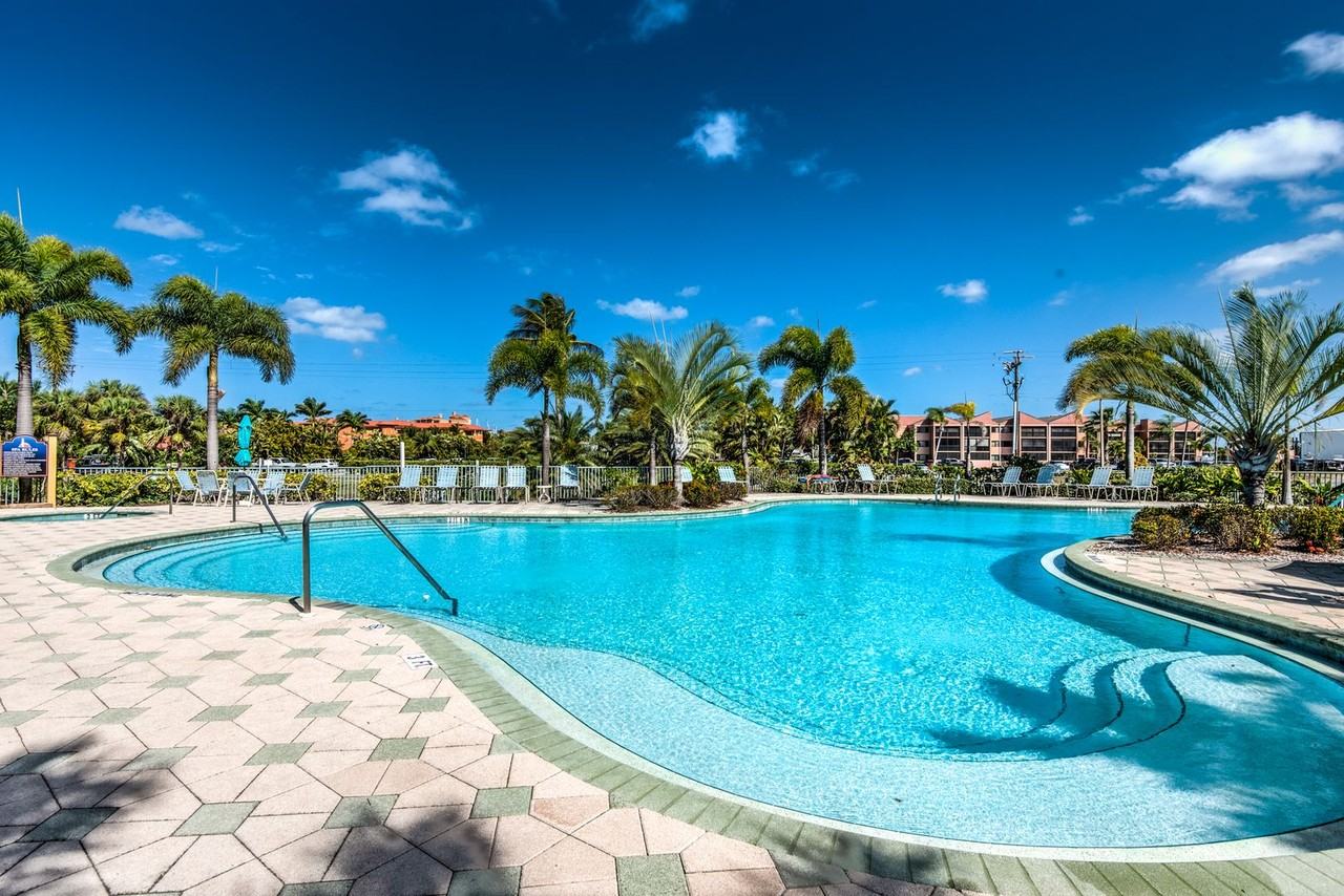 3181 Matecumbe Key Rd - Photo 3 of 45