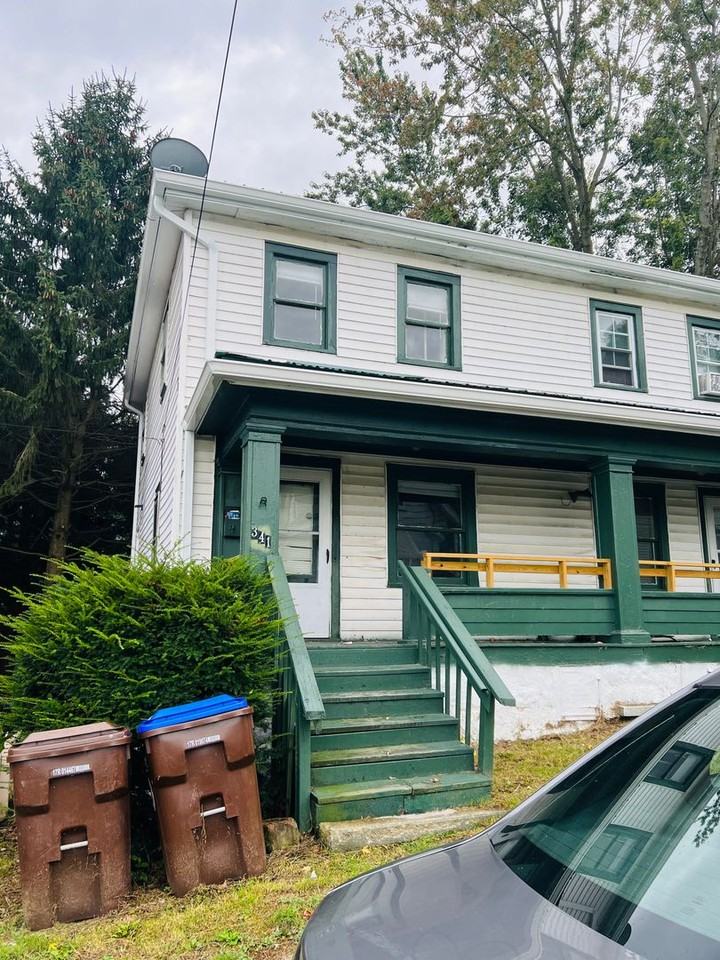 341 Russell St - Photo 3 of 7